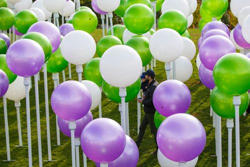 MIKE DEAL / WINNIPEG FREE PRESS
A father and son make their way through an immersive art installation hosted by Telus on the hill by the CN Stage and Field at The Forks for Culture Days and Nuit Blanche.
180929 - Saturday, September 29, 2018.