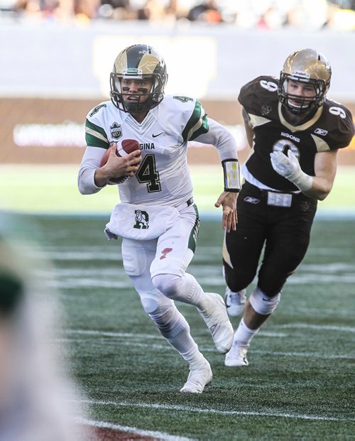 MIKE DEAL / WINNIPEG FREE PRESS
Regina Rams' quarterback Noah Picton (4) runs the ball while being chased by Manitoba Bisons' Brock Gowanlock (9) during third quarter action at Investors Group Field.
The Regina Rams won in overtime 32-31 over the Manitoba Bisons in Canada West university football action at Investors Group Field Saturday afternoon.
180929 - Saturday, September 29, 2018.