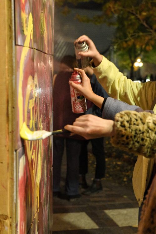 MIKE SUDOMA / WINNIPEG FREE PRESS 
The University of Manitoba Students Assosications graffiti wall got the creative juices flowing in the exchange district during Nuit Blanche Saturday night. September 29, 2018