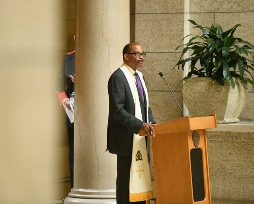 MIKE SUDOMA / WINNIPEG FREE PRESS RCMP 
Chaplain, Ray Cornish, leads the audience in prayer during the Manitoba Police and Peace Officers Memorial Service Sunday morning at the Legislature. September 30, 2018