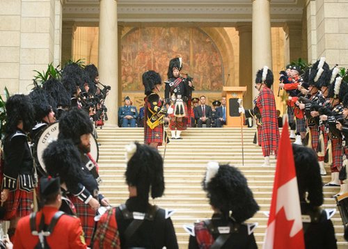 MIKE SUDOMA / WINNIPEG FREE PRESS 
The Winnipeg Police Pipe and Drums perform during the Sunday morning for the Manitoba Police and Peace Officers Memorial at the Legislative Building. September 30, 2018