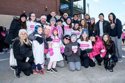 MIKE SUDOMA / WINNIPEG FREE PRESS
Maya Shore and her support team of friends and family congratulate her on receiving her Determination Award during Sunday Mornings CIBC Run for the Cure event. September 30, 2018
