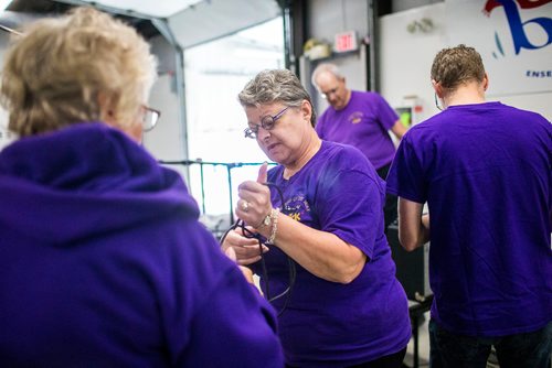 MIKAELA MACKENZIE / WINNIPEG FREE PRESS
Debbie Peters helps with setting up the stage before a show in Lorette in Winnipeg on Saturday, Sept. 15, 2018.  
Winnipeg Free Press 2018.