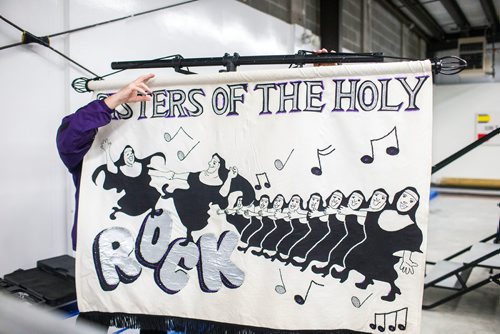 MIKAELA MACKENZIE / WINNIPEG FREE PRESS
The Sisters of the Holy Rock set up for a show in Lorette in Winnipeg on Saturday, Sept. 15, 2018.  
Winnipeg Free Press 2018.