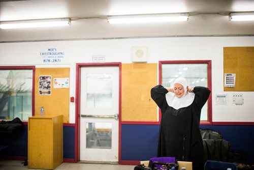 MIKAELA MACKENZIE / WINNIPEG FREE PRESS
Laura Campbell gets ready for a show in Lorette in Winnipeg on Saturday, Sept. 15, 2018.  
Winnipeg Free Press 2018.