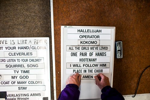 MIKAELA MACKENZIE / WINNIPEG FREE PRESS
The Sisters of the Holy Rock set up for a show in Lorette in Winnipeg on Saturday, Sept. 15, 2018.  
Winnipeg Free Press 2018.