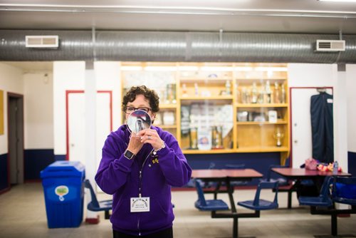 MIKAELA MACKENZIE / WINNIPEG FREE PRESS
Melanie Spulnick does her makeup before a show in Lorette in Winnipeg on Saturday, Sept. 15, 2018.  
Winnipeg Free Press 2018.