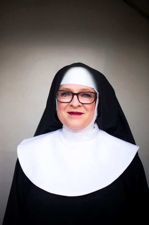 MIKAELA MACKENZIE / WINNIPEG FREE PRESS
Melanie Spulnick poses for a portrait before a show in Lorette in Winnipeg on Saturday, Sept. 15, 2018.  
Winnipeg Free Press 2018.