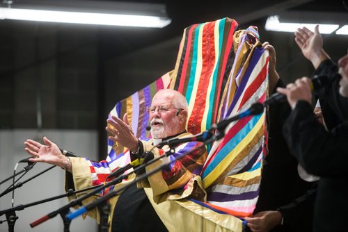 MIKAELA MACKENZIE / WINNIPEG FREE PRESS
Brother Brent Thomas performs during a show in Lorette in Winnipeg on Saturday, Sept. 15, 2018.  
Winnipeg Free Press 2018.