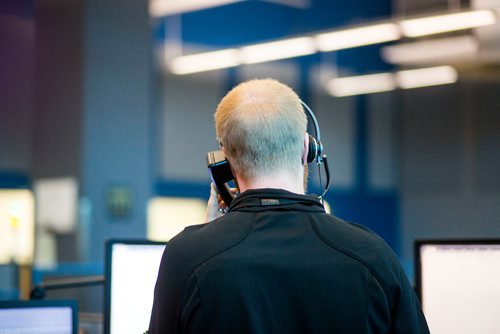 MIKAELA MACKENZIE / WINNIPEG FREE PRESS
Luke Moore, police communications operator, at the Winnipeg Police Service communications centre in Winnipeg on Monday, Oct. 1, 2018.  Winnipeg Free Press 2018.