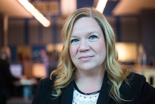 MIKAELA MACKENZIE / WINNIPEG FREE PRESS
Stacey Cann, communications coordinator, at the Winnipeg Police Service communications centre in Winnipeg on Monday, Oct. 1, 2018.  Winnipeg Free Press 2018.