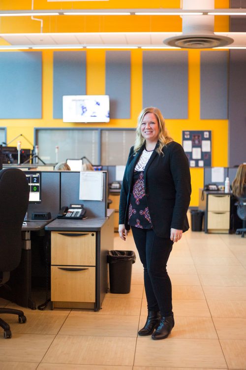 MIKAELA MACKENZIE / WINNIPEG FREE PRESS
Stacey Cann, communications coordinator, at the Winnipeg Police Service communications centre in Winnipeg on Monday, Oct. 1, 2018.  Winnipeg Free Press 2018.