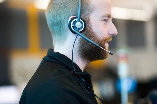 MIKAELA MACKENZIE / WINNIPEG FREE PRESS
Luke Moore, police communications operator, at the Winnipeg Police Service communications centre in Winnipeg on Monday, Oct. 1, 2018.  Winnipeg Free Press 2018.