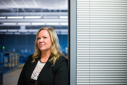 MIKAELA MACKENZIE / WINNIPEG FREE PRESS
Stacey Cann, communications coordinator, at the Winnipeg Police Service communications centre in Winnipeg on Monday, Oct. 1, 2018.  Winnipeg Free Press 2018.