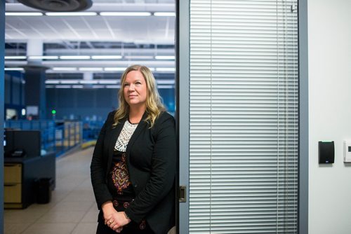 MIKAELA MACKENZIE / WINNIPEG FREE PRESS
Stacey Cann, communications coordinator, at the Winnipeg Police Service communications centre in Winnipeg on Monday, Oct. 1, 2018.  Winnipeg Free Press 2018.