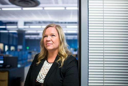 MIKAELA MACKENZIE / WINNIPEG FREE PRESS
Stacey Cann, communications coordinator, at the Winnipeg Police Service communications centre in Winnipeg on Monday, Oct. 1, 2018.  Winnipeg Free Press 2018.