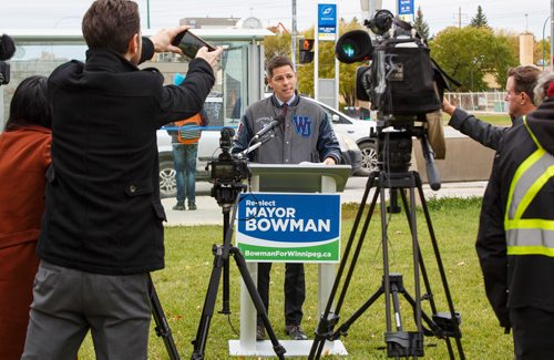 MIKE DEAL / WINNIPEG FREE PRESS
Incumbent Mayor Brian Bowman said he would commit to an introduction of a low-income bus pass, new heated bus shelters, and the implementation of a bus stop accessibility program during an announcement Monday morning at the corner of Grant Avenue and Stafford Street.
181001 - Monday, October 01, 2018.