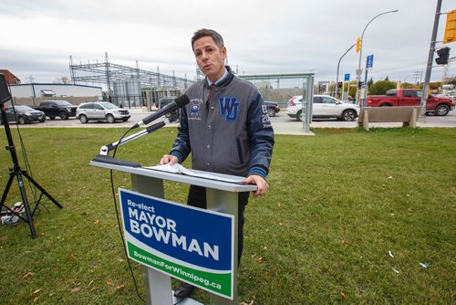 MIKE DEAL / WINNIPEG FREE PRESS
Incumbent Mayor Brian Bowman said he would commit to an introduction of a low-income bus pass, new heated bus shelters, and the implementation of a bus stop accessibility program during an announcement Monday morning at the corner of Grant Avenue and Stafford Street.
181001 - Monday, October 01, 2018.