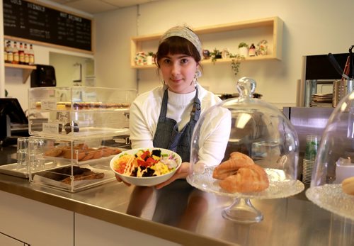 RUTH BONNEVILLE / WINNIPEG FREE PRESS


ENT: RESTO REVIEW - Canteen Coffee 
160 Stafford St. 
Barista, Shae Newman-Macksey, working at counter with tasty baked goods like their adorable cupcakes and house-made, Taco Salad. 



October 2nd, 2018