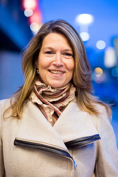 MIKAELA MACKENZIE / WINNIPEG FREE PRESS
Kelly Thornton, the new director of the Royal Manitoba Theatre Company, poses outside the theatre in Winnipeg on Tuesday, Oct. 2, 2018.  Winnipeg Free Press 2018.