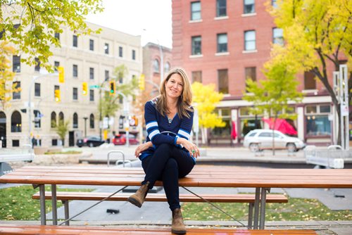 MIKAELA MACKENZIE / WINNIPEG FREE PRESS
Kelly Thornton, the new director of the Royal Manitoba Theatre Company, poses in the Exchange District in Winnipeg on Tuesday, Oct. 2, 2018.  Winnipeg Free Press 2018.