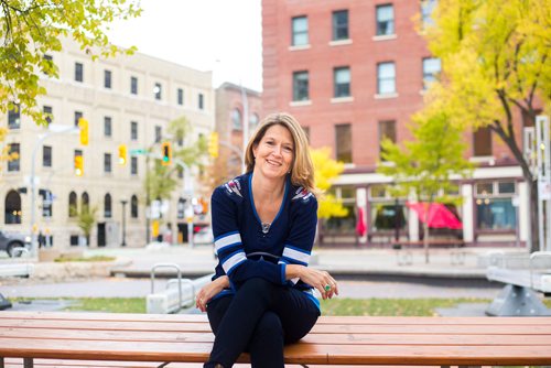 MIKAELA MACKENZIE / WINNIPEG FREE PRESS
Kelly Thornton, the new director of the Royal Manitoba Theatre Company, poses in the Exchange District in Winnipeg on Tuesday, Oct. 2, 2018.  Winnipeg Free Press 2018.