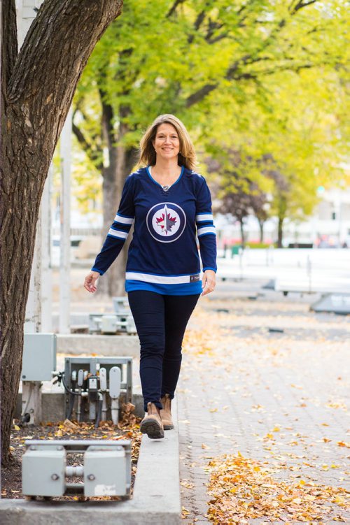 MIKAELA MACKENZIE / WINNIPEG FREE PRESS
Kelly Thornton, the new director of the Royal Manitoba Theatre Company, poses in the Exchange District in Winnipeg on Tuesday, Oct. 2, 2018.  Winnipeg Free Press 2018.