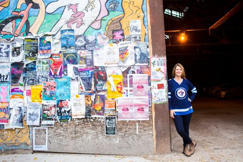 MIKAELA MACKENZIE / WINNIPEG FREE PRESS
Kelly Thornton, the new director of the Royal Manitoba Theatre Company, poses in the Exchange District in Winnipeg on Tuesday, Oct. 2, 2018.  Winnipeg Free Press 2018.