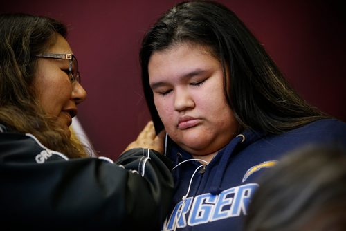 JOHN WOODS / WINNIPEG FREE PRESS
Louise Ross Okemow comforts Pearl Yellowback, the daughter of Mary Yellowback, whose body was found in a recycling depot over the weekend, at a press conference at Manitoba Keewatinowi Okimakanak (MKO) Tuesday, October 2, 2018. Winnipeg police are looking into her death as suspicious.