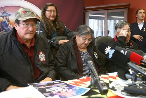 JOHN WOODS / WINNIPEG FREE PRESS
Rex and Hager Ross, parents of Mary Yellowback, whose body was found in a recycling depot over the weekend, are comforted by Louise Ross OKemow as they speak at a press conference at Manitoba Keewatinowi Okimakanak (MKO) Tuesday, October 2, 2018. Winnipeg police are looking into her death as suspicious.