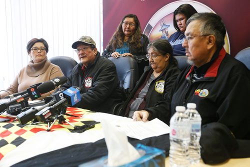 JOHN WOODS / WINNIPEG FREE PRESS
Rex and Hager Ross, centre, parents of Mary Yellowback, whose body was found in a recycling depot over the weekend, speak at a press conference at Manitoba Keewatinowi Okimakanak (MKO) Tuesday, October 2, 2018. Winnipeg police are looking into her death as suspicious.