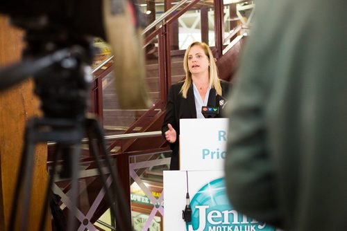 MIKAELA MACKENZIE / WINNIPEG FREE PRESS
Mayoral candidate Jenny Motkaluk makes a campaign announcement about inclusivity among the mayor and councillors at Johnston Terminal in Winnipeg on Wednesday, Oct. 3, 2018.  Winnipeg Free Press 2018.