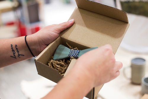 MIKAELA MACKENZIE / WINNIPEG FREE PRESS
Melissa Penner of Made Here sets up items, which will be opening at the Portage and Main Concourse this Thursday, displays products from local makers and artisans with a portion of proceeds going to children's charities in Winnipeg on Wednesday, Oct. 3, 2018.  Winnipeg Free Press 2018.