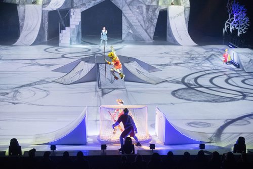 MIKE SUDOMA / WINNIPEG FREE PRESS
Cirque Du Soleil brought a rather fitting ice skating performance to a whole new level Wednesday night at Bell MTS Place. October 3, 2018