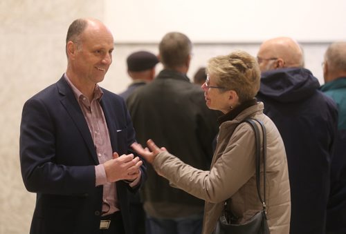 TREVOR HAGAN / WINNIPEG FREE PRESS
Editor Paul Samyn speaking with attendees to the Free Press showing of Spotlight at the Winnipeg Art Gallery, Wednesday, October 3, 2018.