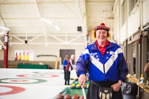 MIKAELA MACKENZIE / WINNIPEG FREE PRESS
Gordon Gilchrist at the Margarita Curling Club's open bonspiel, where 64 teams from around the world compete, at the Granite Curling Club in Winnipeg on Thursday, Oct. 4, 2018.  Winnipeg Free Press 2018.