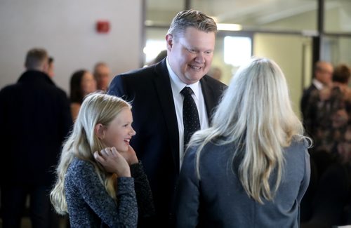 TREVOR HAGAN / WINNIPEG FREE PRESS
Scott Sissons, partner at KPMG LLP with his daughter, Mackenna, 13, and wife, Hollie Hatt-Sissons. Scott Sissons was sworn in as the Winnipeg Chamber of Commerce's 122nd chairman at the chambers annual general meeting, Thursday, October 4, 2018.