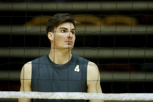 TREVOR HAGAN / WINNIPEG FREE PRESS
Manitoba Bisons' Ben Carleton (4), during volleyball practice, Thursday, October 4, 2018.