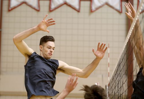 TREVOR HAGAN / WINNIPEG FREE PRESS
Manitoba Bisons' Dylan Sutherland (1), during volleyball practice, Thursday, October 4, 2018.