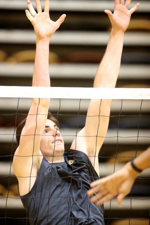 TREVOR HAGAN / WINNIPEG FREE PRESS
Manitoba Bisons' Ben Carleton (4), during volleyball practice, Thursday, October 4, 2018.