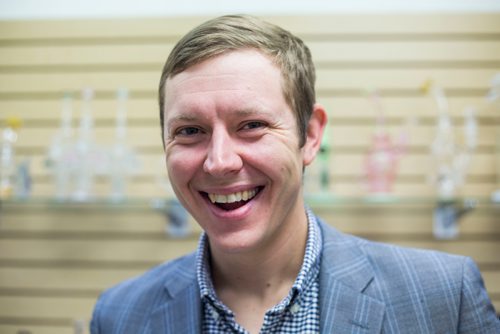 MIKAELA MACKENZIE / WINNIPEG FREE PRESS
Joel Carleton, Manitoba's first cannabis sommelier, demonstrates his techniques at Cannafam in Winnipeg on Friday, Oct. 5, 2018.
Winnipeg Free Press 2018.