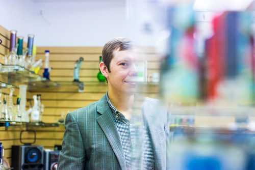 MIKAELA MACKENZIE / WINNIPEG FREE PRESS
Joel Carleton, Manitoba's first cannabis sommelier, poses for a portrait at Cannafam in Winnipeg on Friday, Oct. 5, 2018.
Winnipeg Free Press 2018.