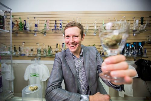 MIKAELA MACKENZIE / WINNIPEG FREE PRESS
Joel Carleton, Manitoba's first cannabis sommelier, poses for a portrait at Cannafam in Winnipeg on Friday, Oct. 5, 2018.
Winnipeg Free Press 2018.