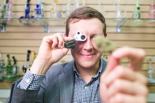 MIKAELA MACKENZIE / WINNIPEG FREE PRESS
Joel Carleton, Manitoba's first cannabis sommelier, poses for a portrait at Cannafam in Winnipeg on Friday, Oct. 5, 2018.
Winnipeg Free Press 2018.