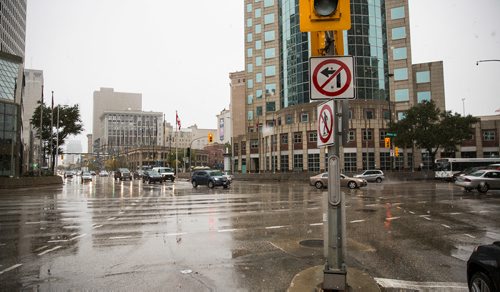 MIKE DEAL / WINNIPEG FREE PRESS
A no left turn sign at Portage Avenue and Main Street.
181005 - Friday, October 05, 2018.