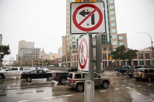 MIKE DEAL / WINNIPEG FREE PRESS
A no left turn sign at Portage Avenue and Main Street.
181005 - Friday, October 05, 2018.