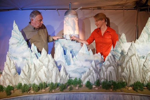 MIKE DEAL / WINNIPEG FREE PRESS
David Warburton, and Jennifer Lyon with Snufkin and Sniff at The Observatory during a rehearsal for Comet in Moominland at MTYP.
181005 - Friday, October 05, 2018.