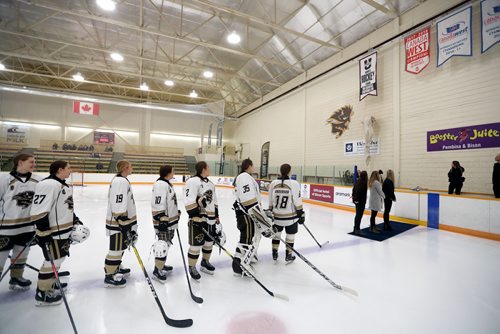 TREVOR HAGAN / WINNIPEG FREE PRESS 
The 2017-2018 Manitoba Bisons' women hockey championship banner is unveiled prior to the game against the Calgary Dinos, Friday, October 5, 2018.