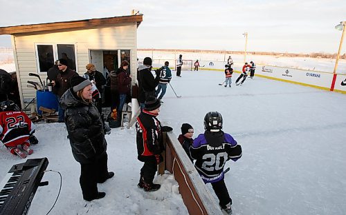 BORIS MINKEVICH / WINNIPEG FREE PRESS 090302 Manitoba Moose and Home Depot team up to award the Home Depot Backyard Rink contest to Curt Danners  from 2070 Coronation Road in East St. Paul.