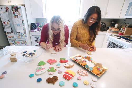 JOHN WOODS / WINNIPEG FREE PRESS
Jenn Strauman, left, and Mary Lou Vendivil, owners of Scientific Sweets, a two-year-old home-based cookie biz that made headlines in June when Khloe Kardashian ordered cookies, in the image of her new baby, are photographed in Strauman's home Monday, October 8, 2018.